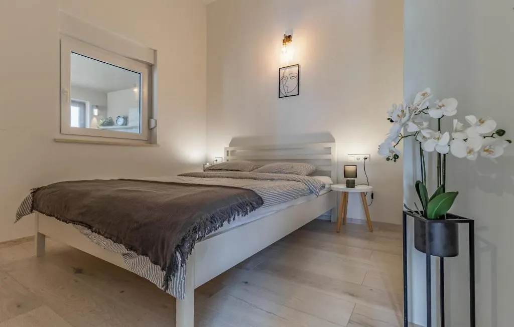 Villa Lona By Villas Guide Peroj