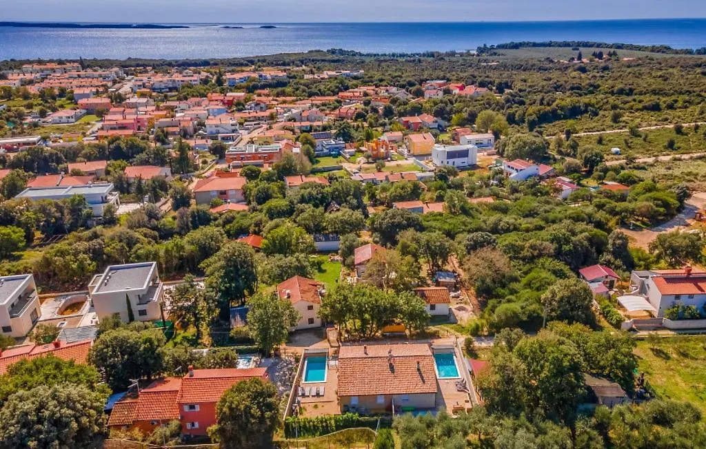 Villa Lona By Villas Guide Peroj