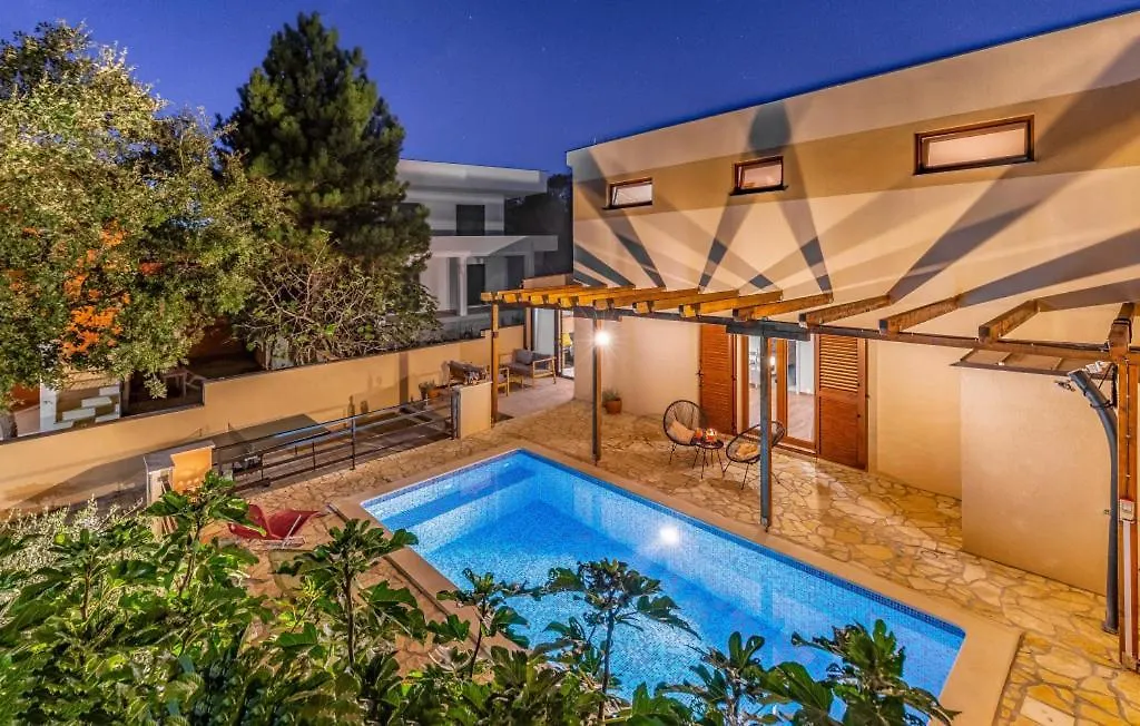 Villa Lona By Villas Guide Peroj