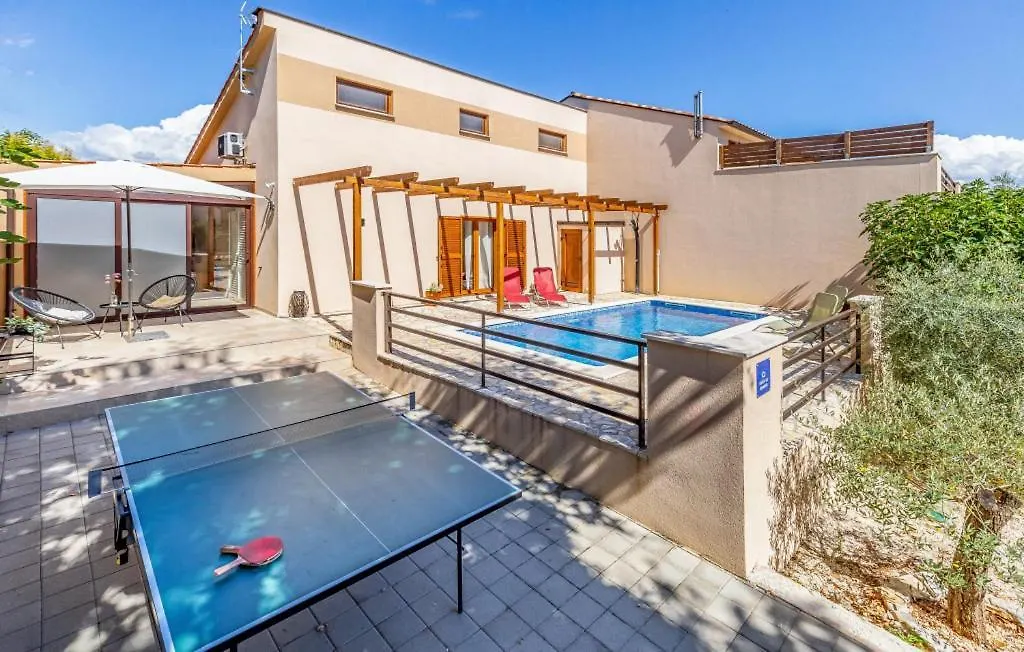 Villa Lona By Villas Guide Peroj